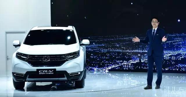 作為全球最暢銷的SUV， CR-V創(chuàng)造了無數(shù)個奇跡。撇開全球不說，從2004年CR-V被引進(jìn)到中國市場以來，就開拓了城市SUV市場，開啟了國內(nèi)高品質(zhì)SUV生活潮流。進(jìn)取之路永不停止，就在此次上海車展期間，東風(fēng)本田CR-V也終于迎來了全新?lián)Q代，實(shí)現(xiàn)了從內(nèi)到外的全面革新。