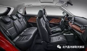 易燃易爆炸！夏天在車?yán)锓胚@些東西絕對(duì)是奪命炸彈！